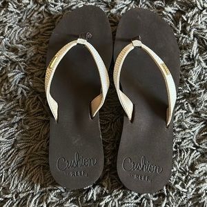 Cushion Reef Sandals
